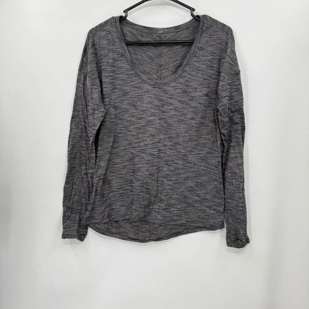 Lululemon Heathered Grey Long Sleeve V Neck Athletic Top Women Size‎ 8